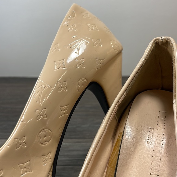 LV heels size 39 / 8 US - Picture 10 of 10